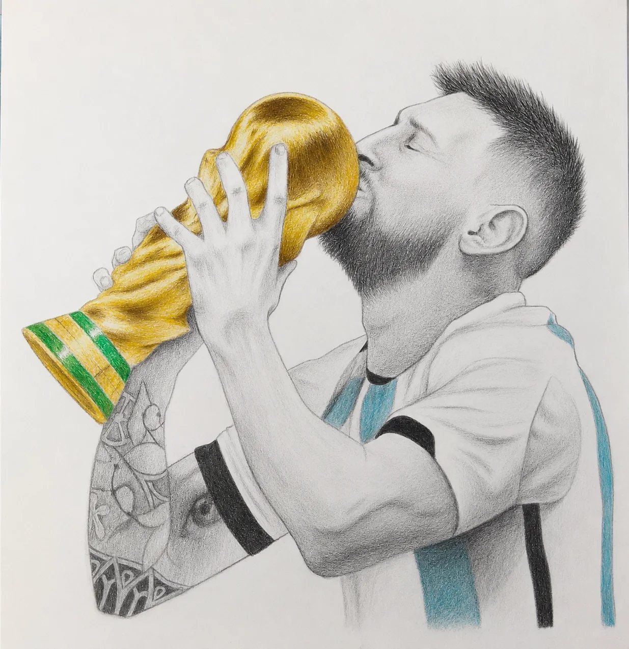 Messi besa la Copa del Mundo